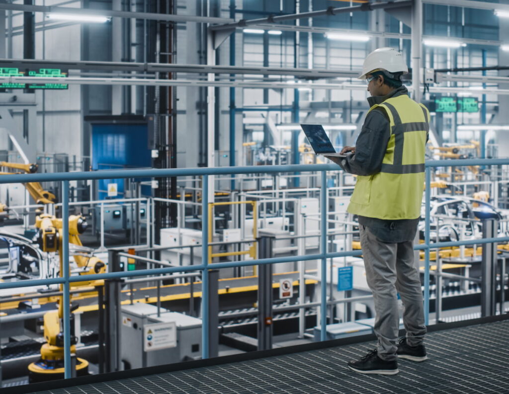 Fertigungsmitarbeiter, die Produktionsarbeiten planen und terminieren