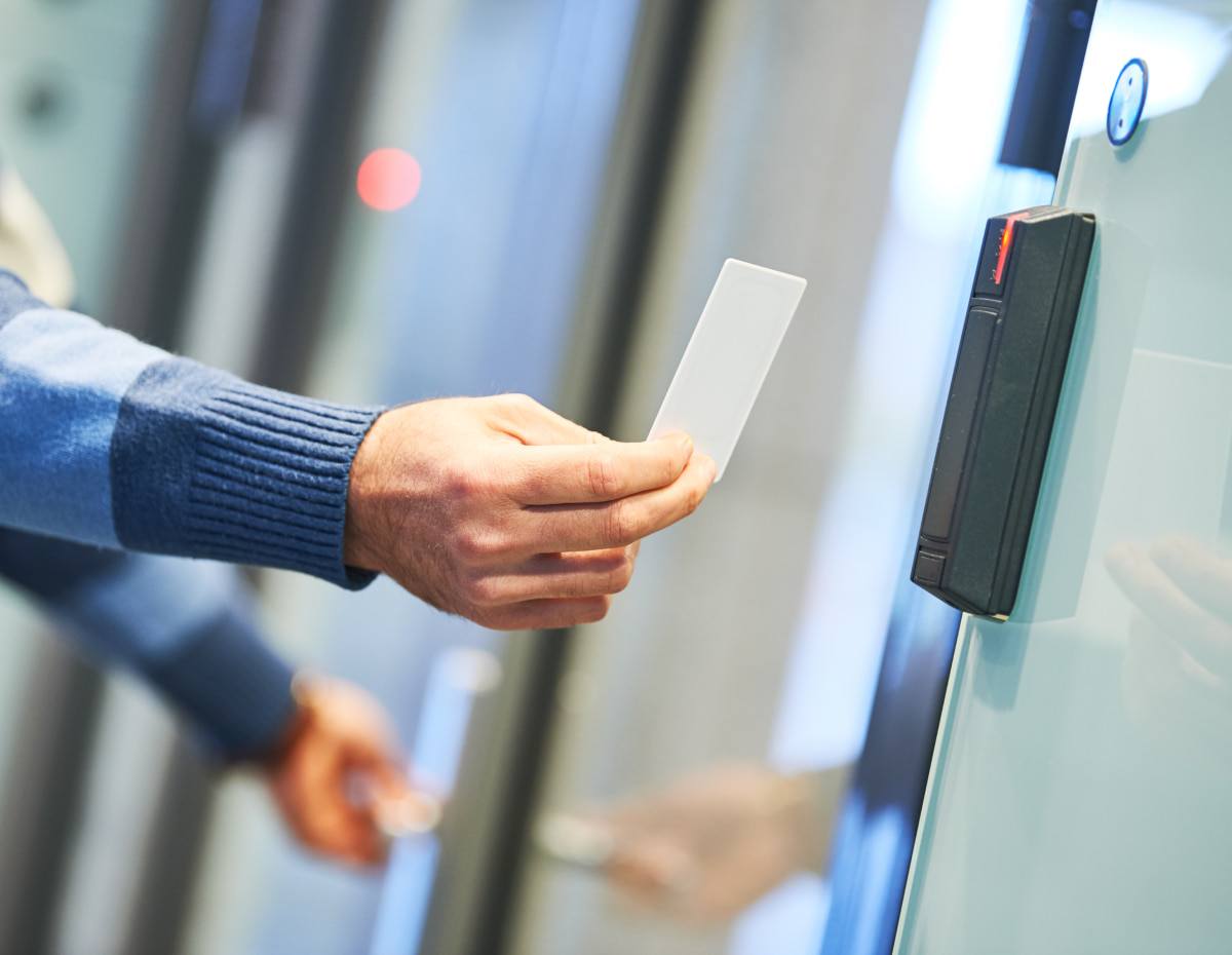 Electronic key card access into university building