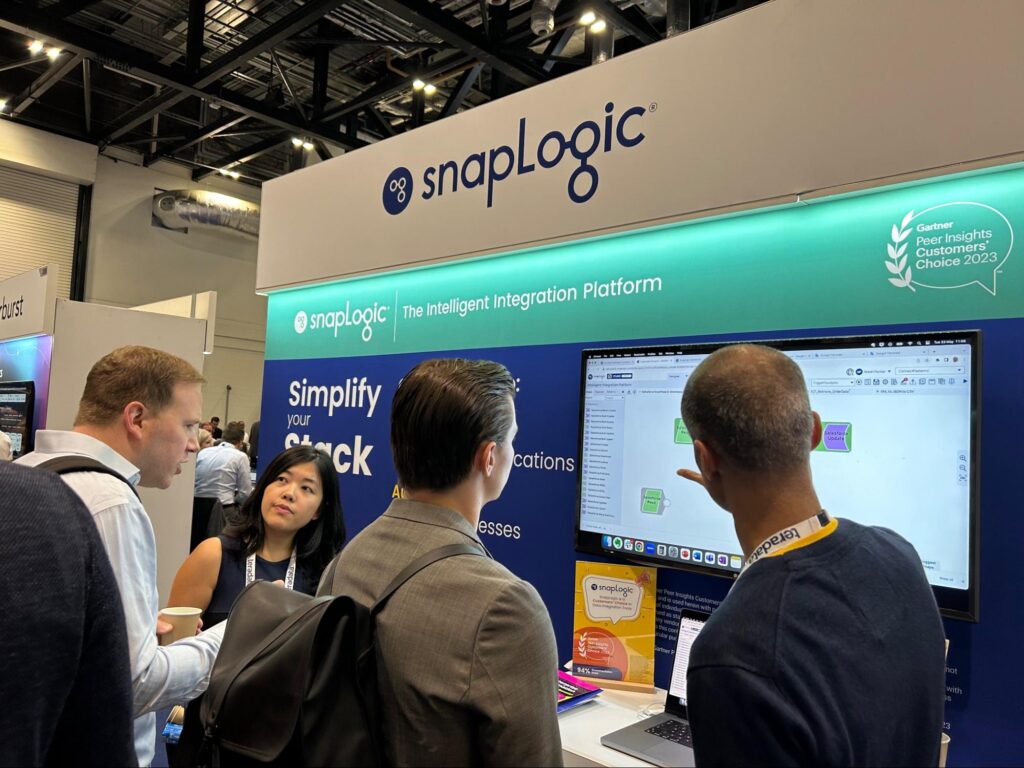 SnapLogic booth visitors at the Gartner Data & Analytics Summit in London