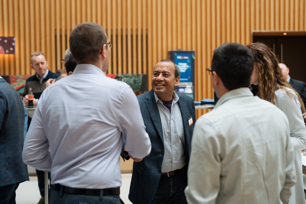 SnapLogic CEO Gaurav Dhillon shakes hands with an Integreat Tour conference attendee