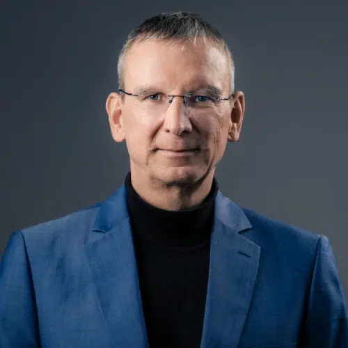 Dr. Stefan Henkel headshot