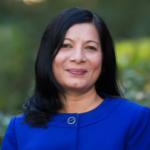 Swati Oza headshot
