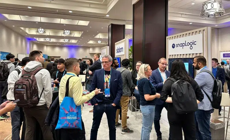 Crowd gathers in the exhibit hall at the Snowflake Data Cloud World Tour in Toronto